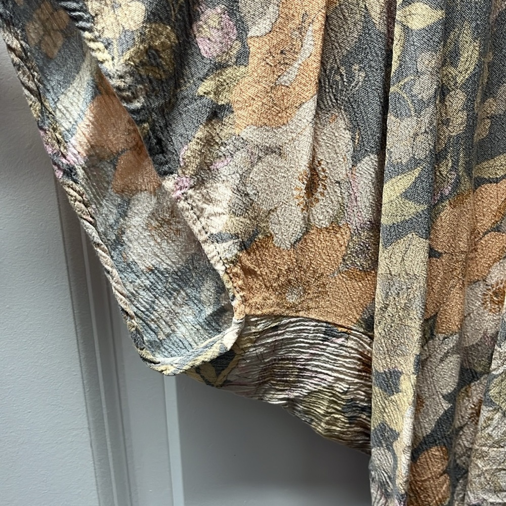 Daytrip Reversible Cropped Floral Blouse - Picture 4 of 5